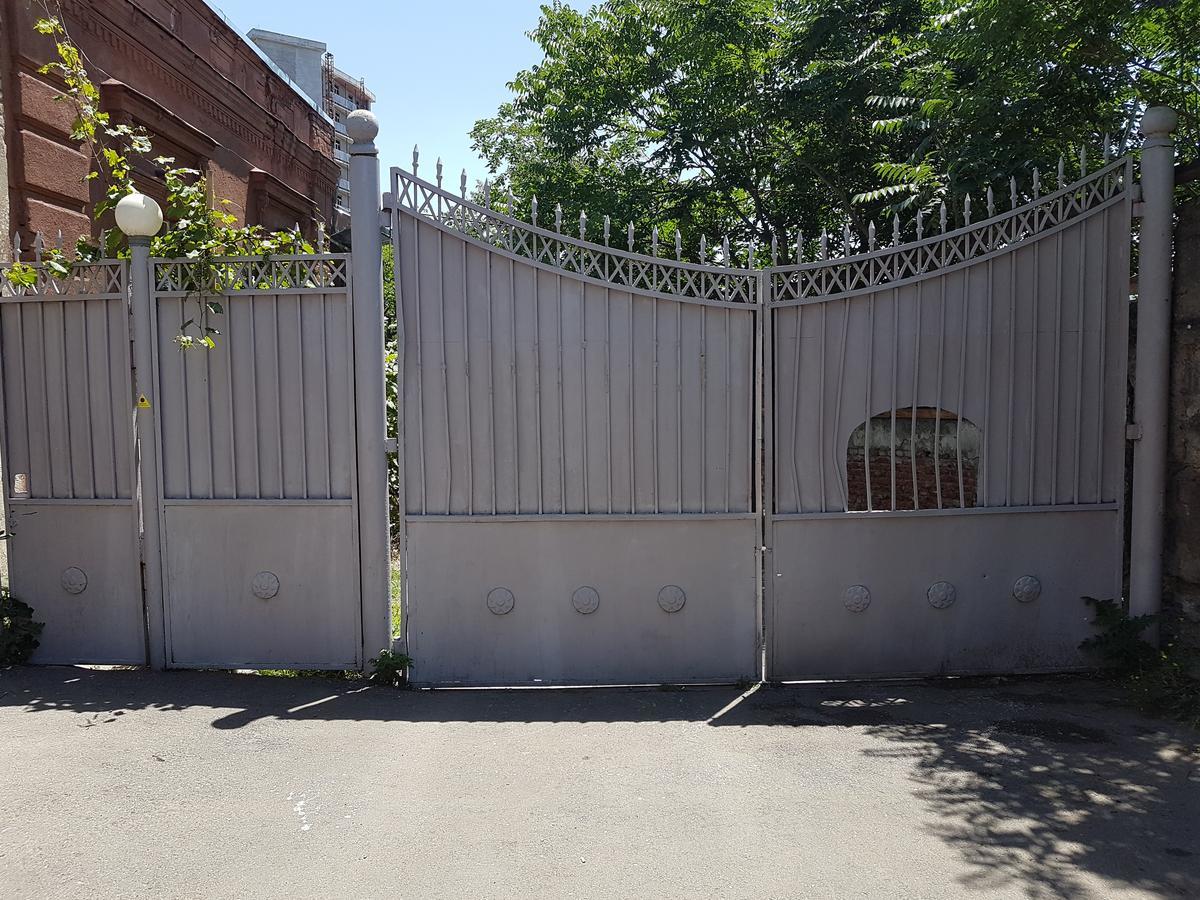 Tbilisi Yard Hostel Buitenkant foto