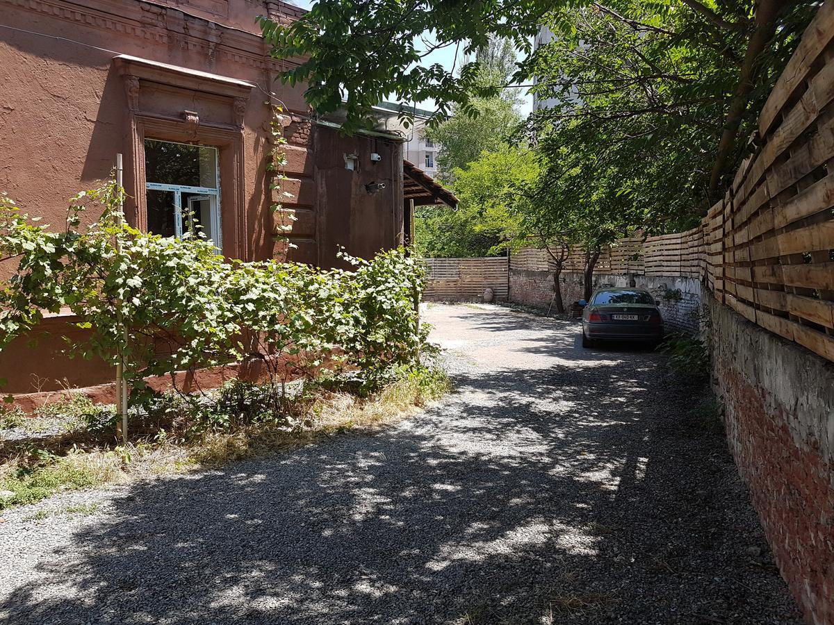 Tbilisi Yard Hostel Buitenkant foto